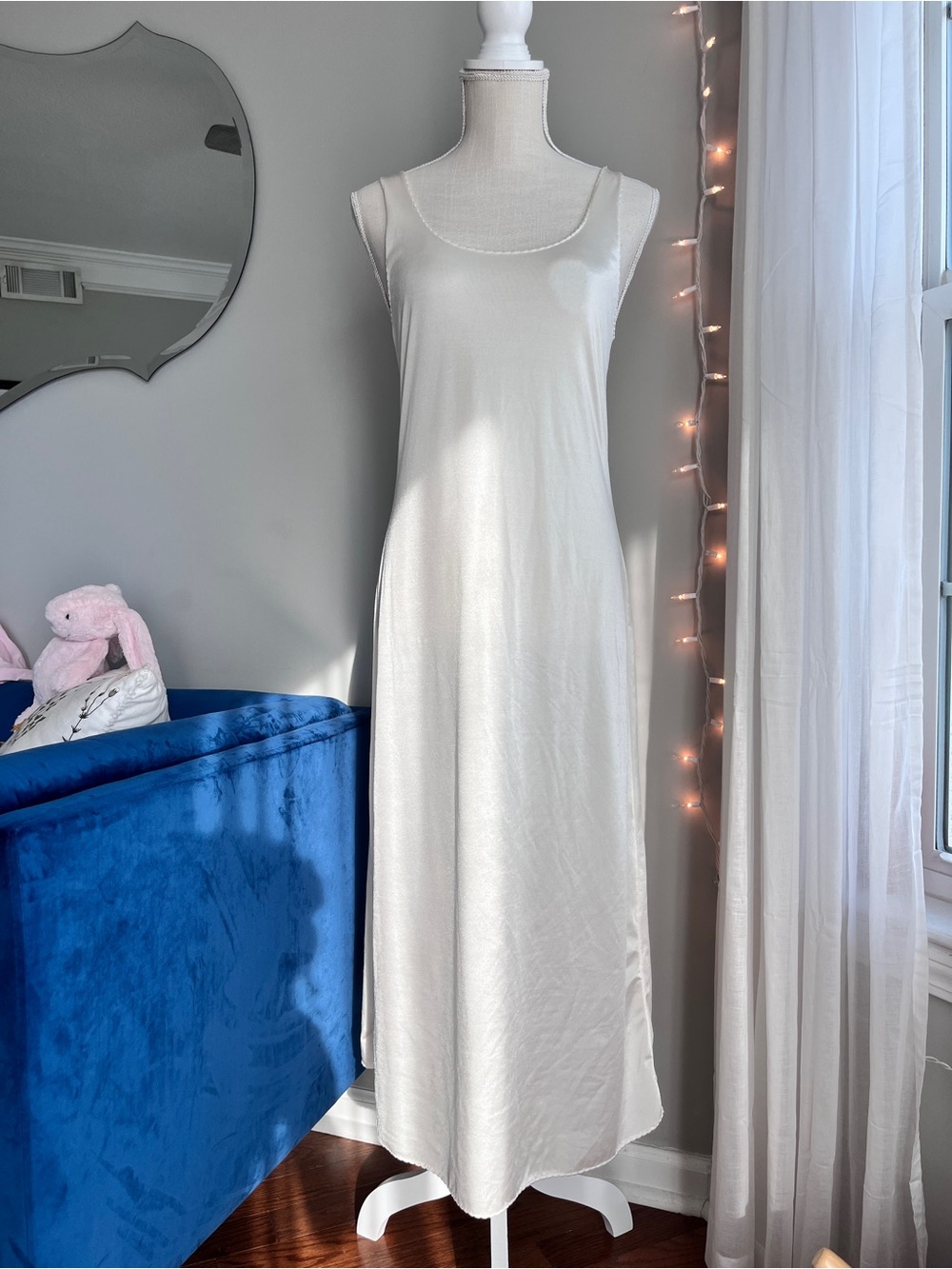 delicates ivory vintage maxi gown scalloped neckline size medium